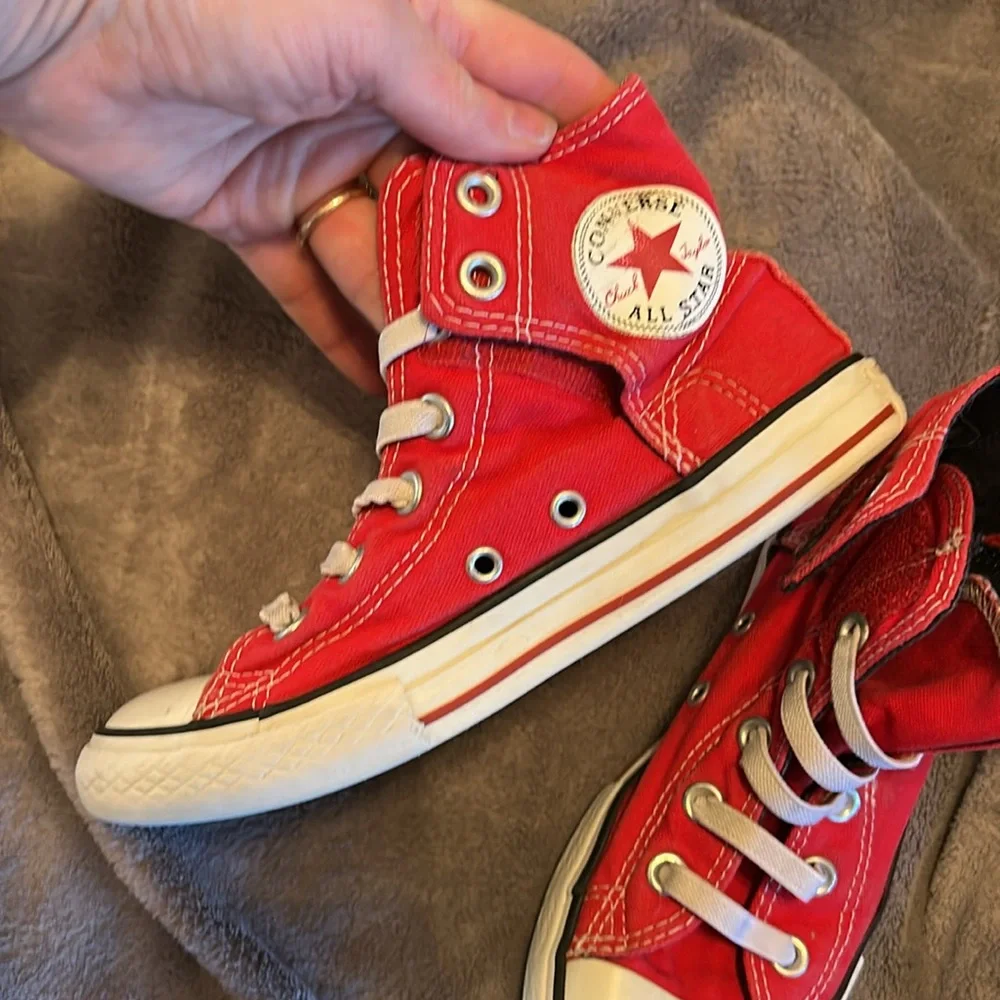 Converse very nice